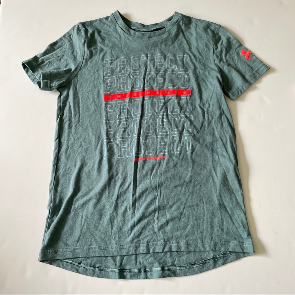 Under Armour top
